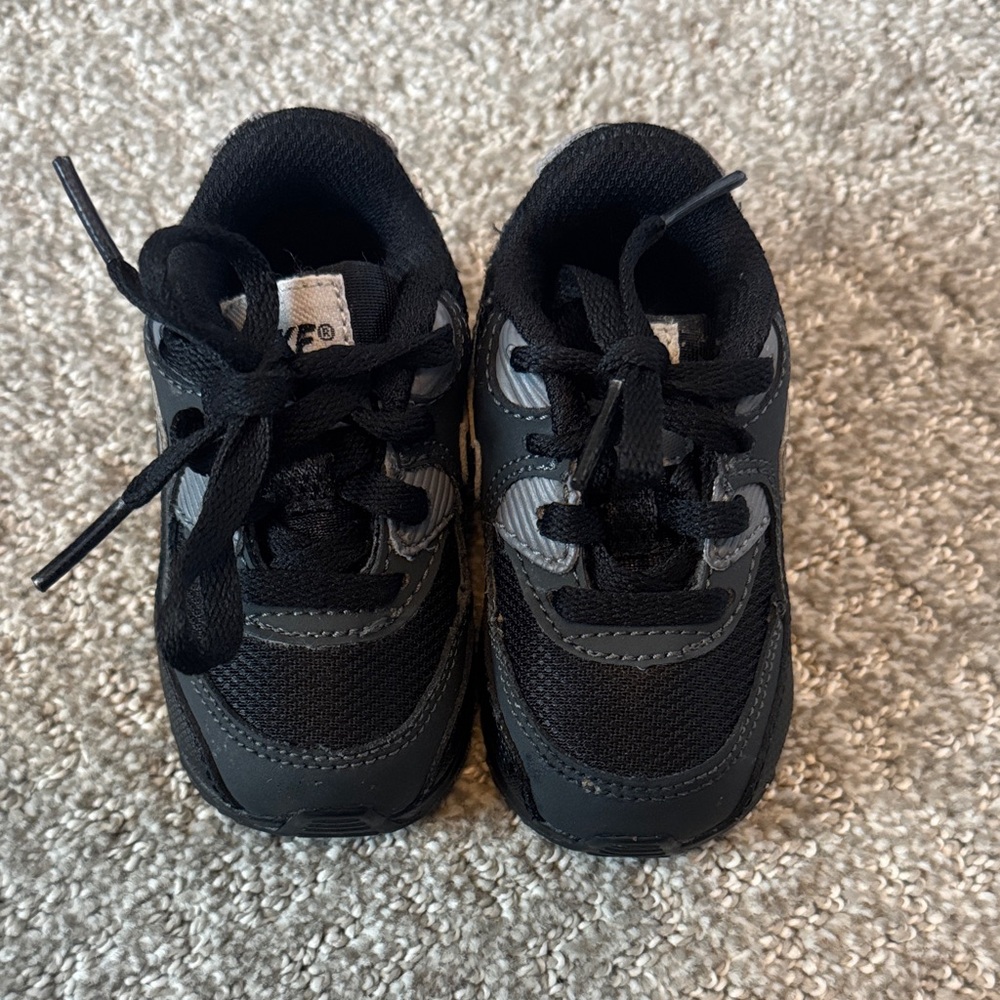 Nike Kids Black and Gray Sneakers 3C